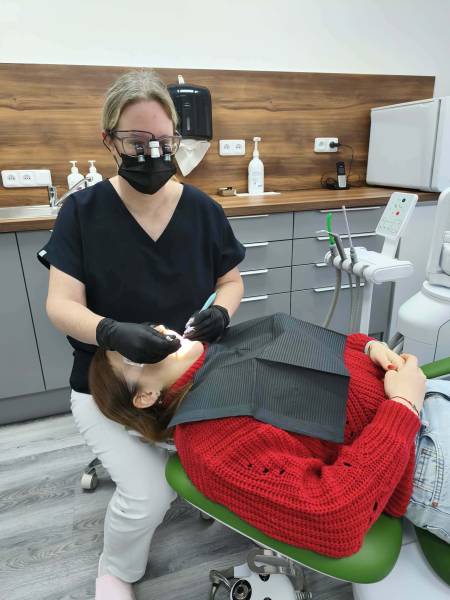 Dentální hygienistka Ludmila Průšová - vyčištění mezizubních prostor